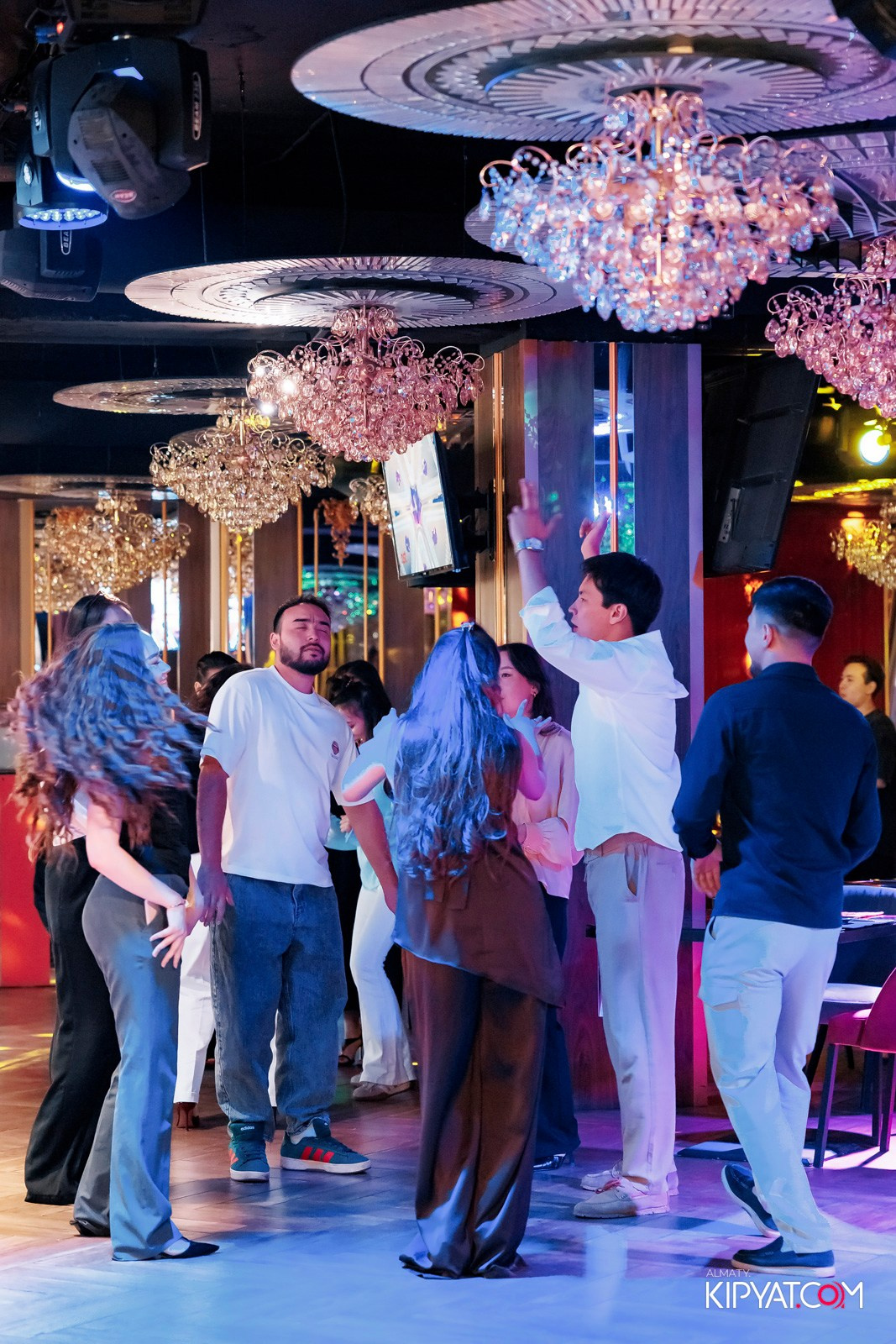 ЗАЯ, НА БИС. КИПЯТКОМ АЛМАТЫ!