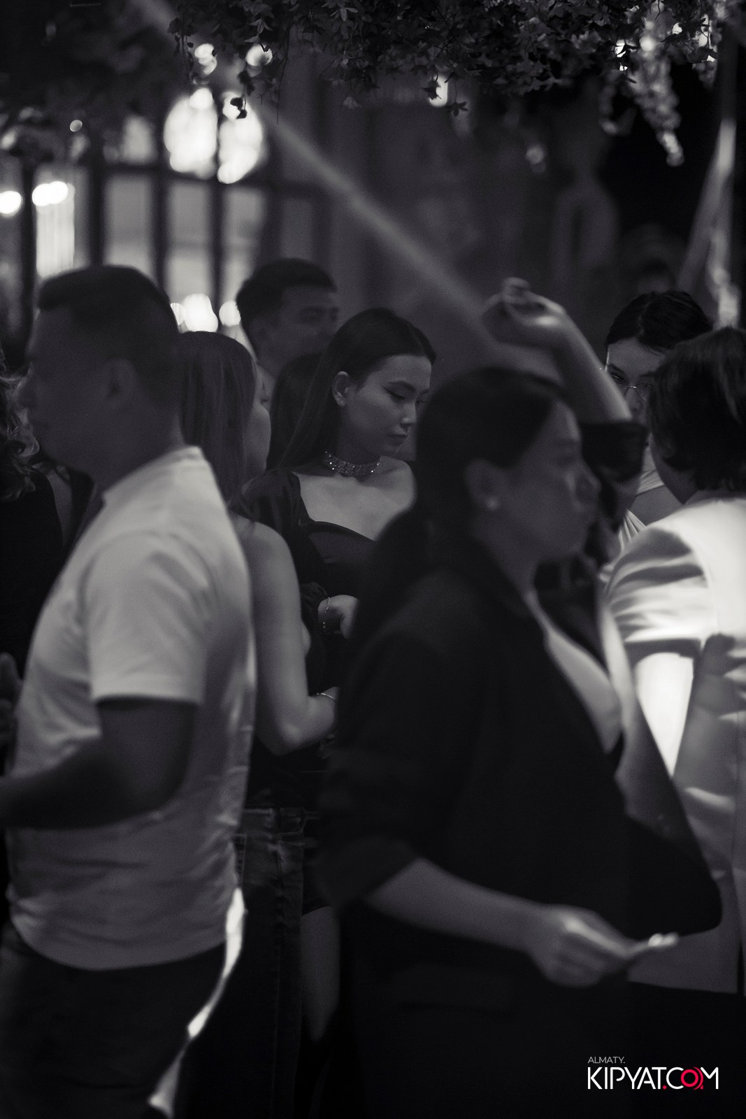 FRIENDS BAR & TERRACE. КИПЯТКОМ АЛМАТЫ!