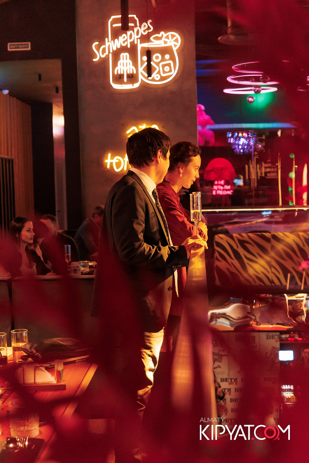 ПРЕЗЕНТАЦИЯ КНИГИ ВИКТОРА ЕЛИСЕЕВА. КИПЯТКОМ АЛМАТЫ!