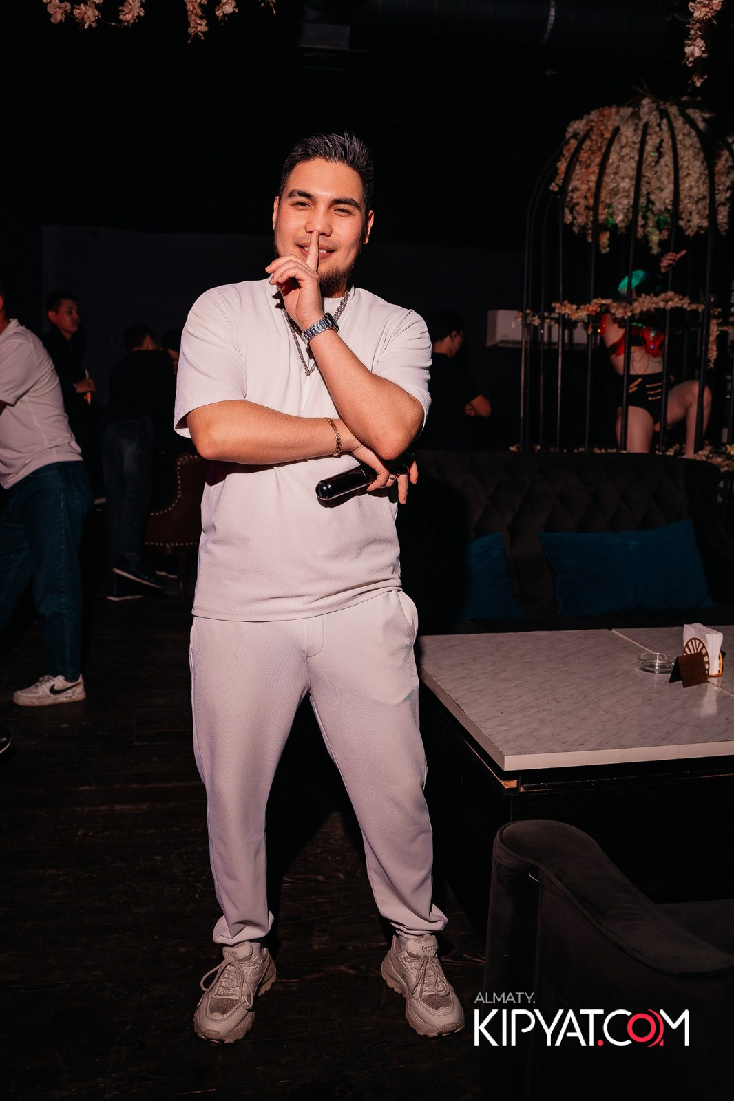 UYAT EMES BAR. КИПЯТКОМ АЛМАТЫ!