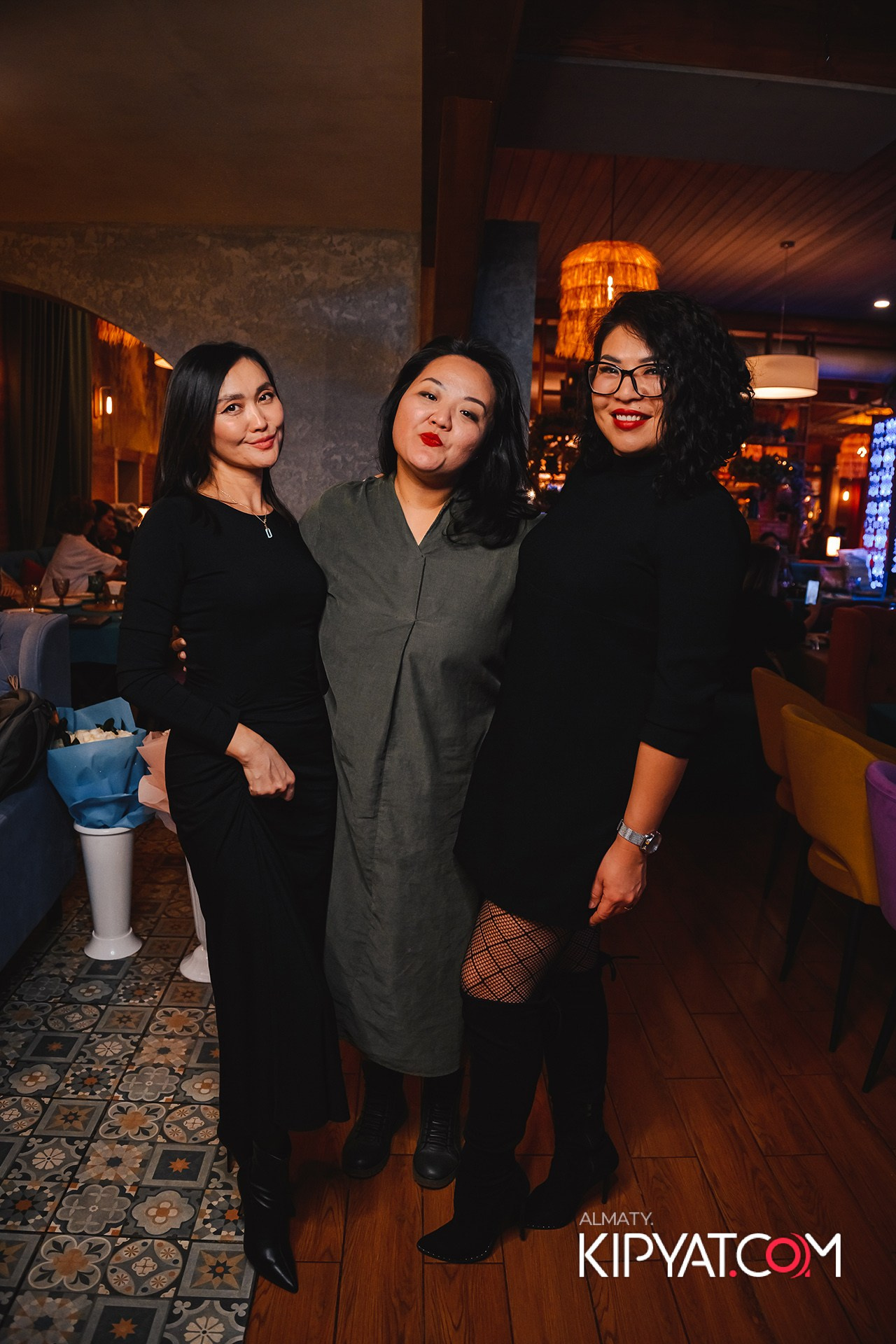 ГРУЗИНСКИЙ ДВОР НА КАБАНБАЙ БАТЫРА. КИПЯТКОМ АЛМАТЫ!