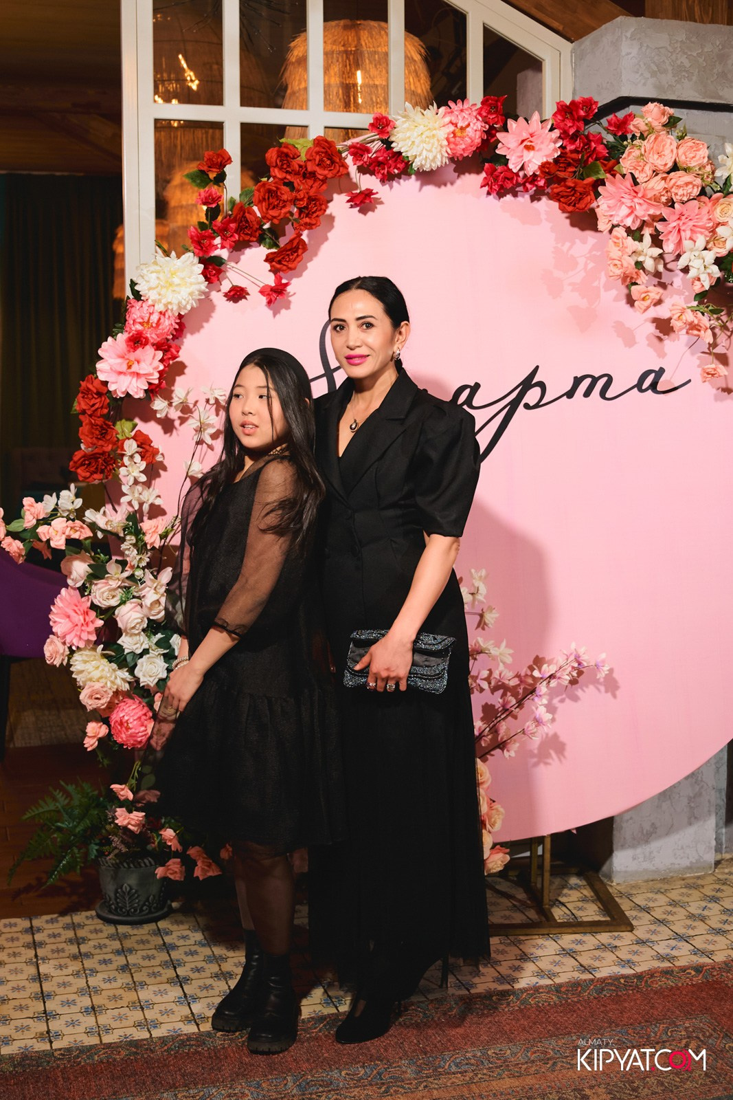 ГРУЗИНСКИЙ ДВОР НА КАБАНБАЙ БАТЫРА. КИПЯТКОМ АЛМАТЫ!