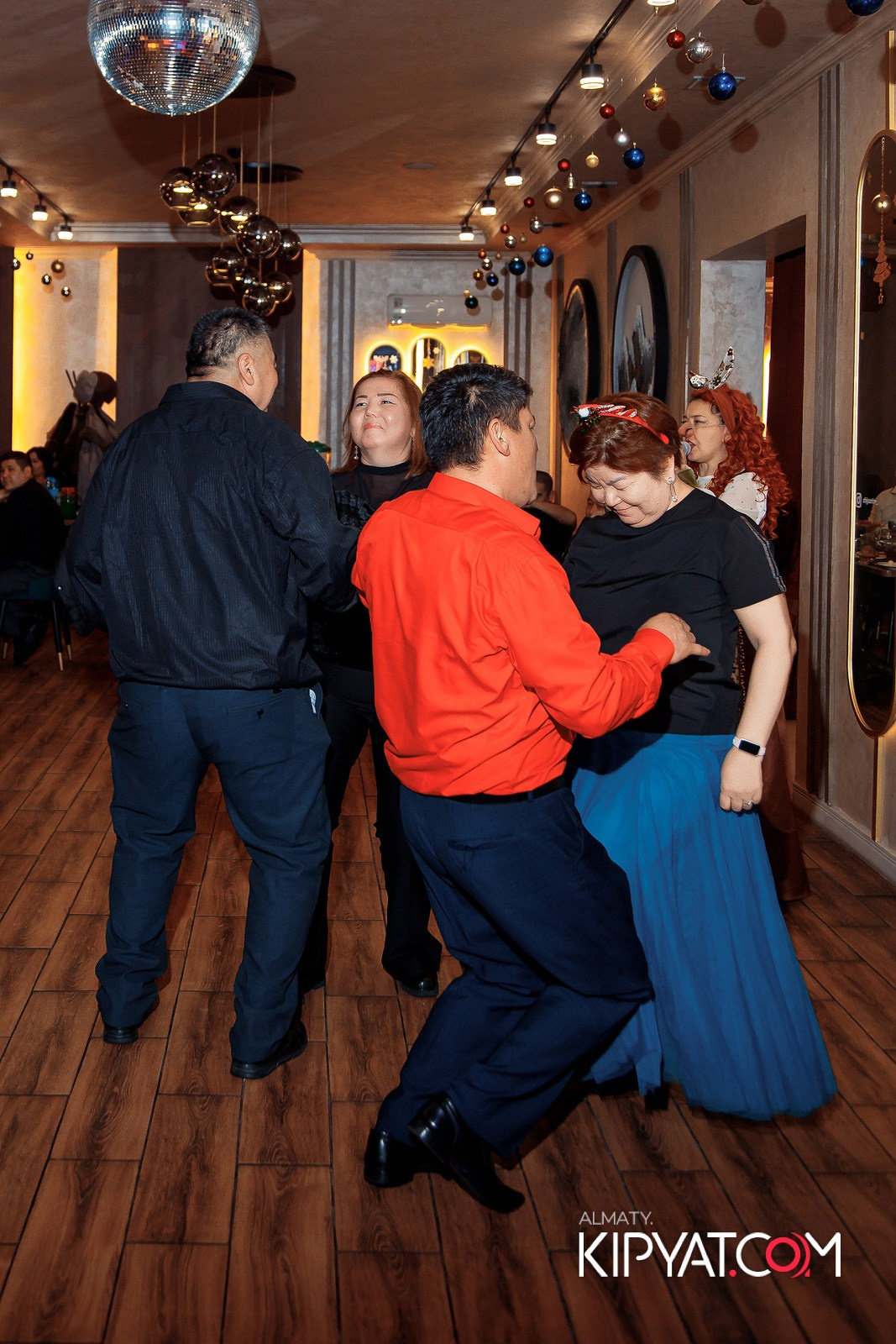 КАФЕ ЖАСМИН НА МОМЫШУЛЫ. КИПЯТКОМ АЛМАТЫ!