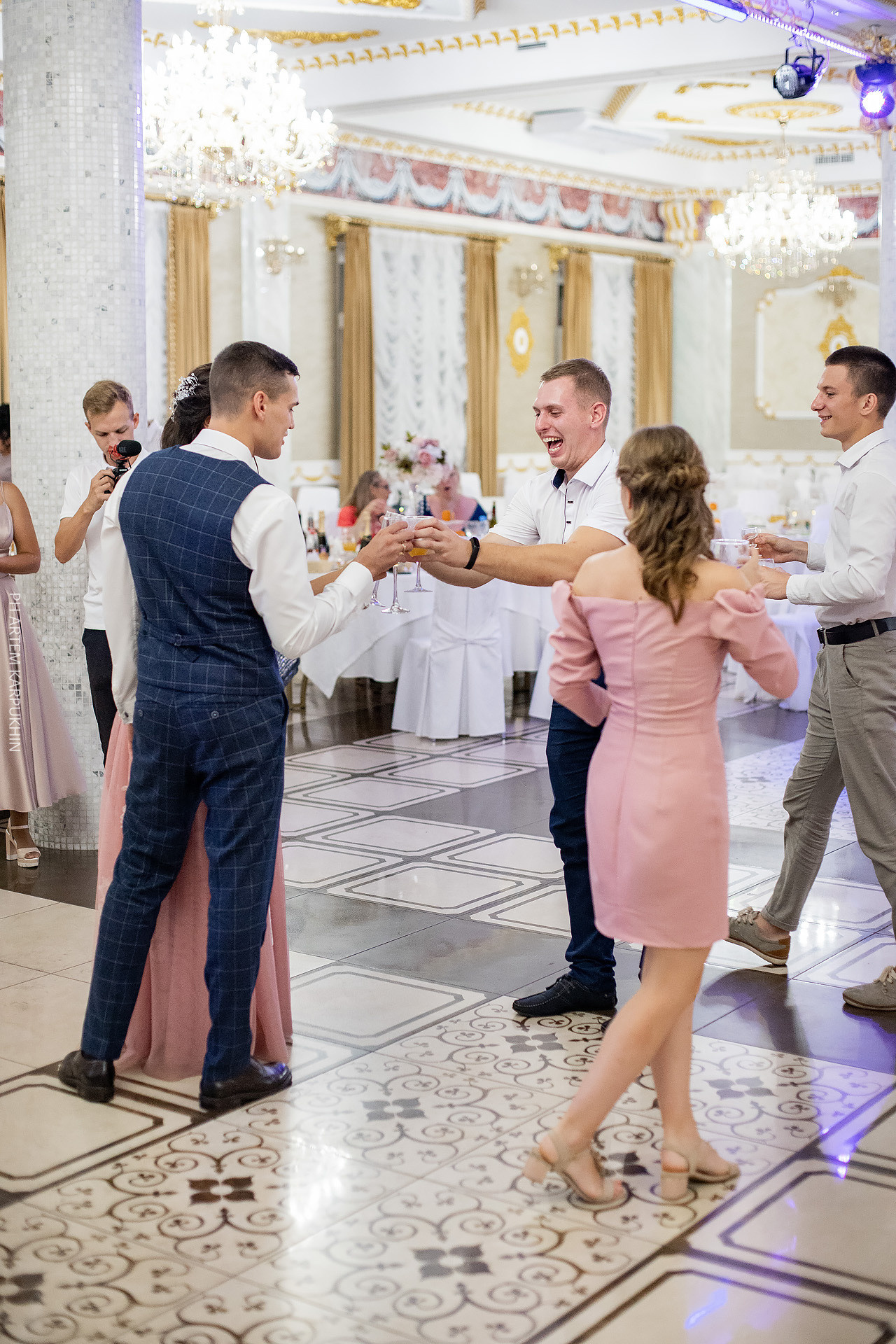 Свадьба, фотограф в Муроме, ЗАГС, мост, Риони, ведущая Ольга Цыганова. Фотограф городских и семейных событий Артем Карпухин