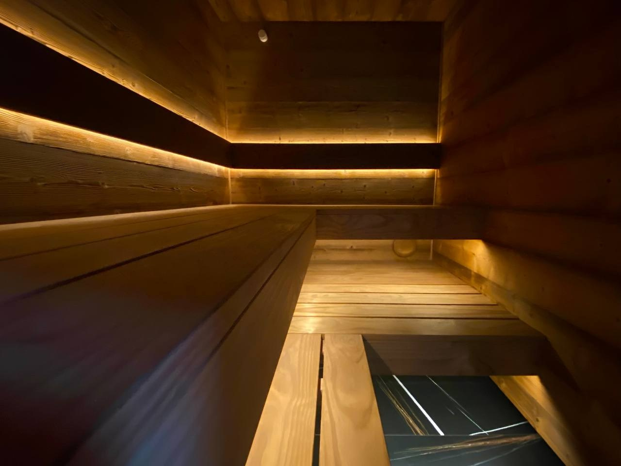 Сауна для VitaLine SPA в Рощино. Стены и потолок из ШАЛЕ, полог из новозеландской термососны. Сердце сауны- IKI Monolith. SaunaTopMasters