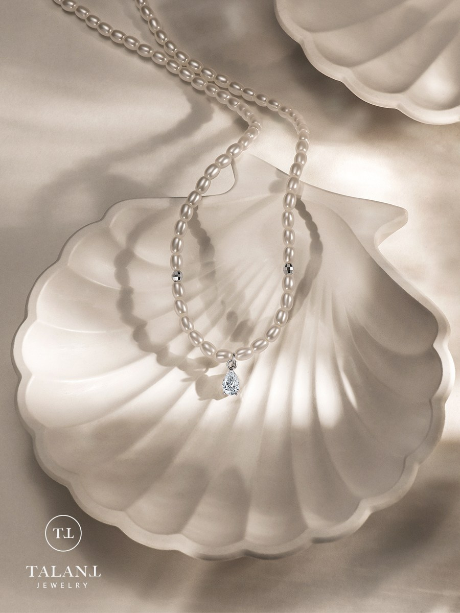 Рекламная съемка для магазина винтажных украшений. Фотосессия для маркетплейсов