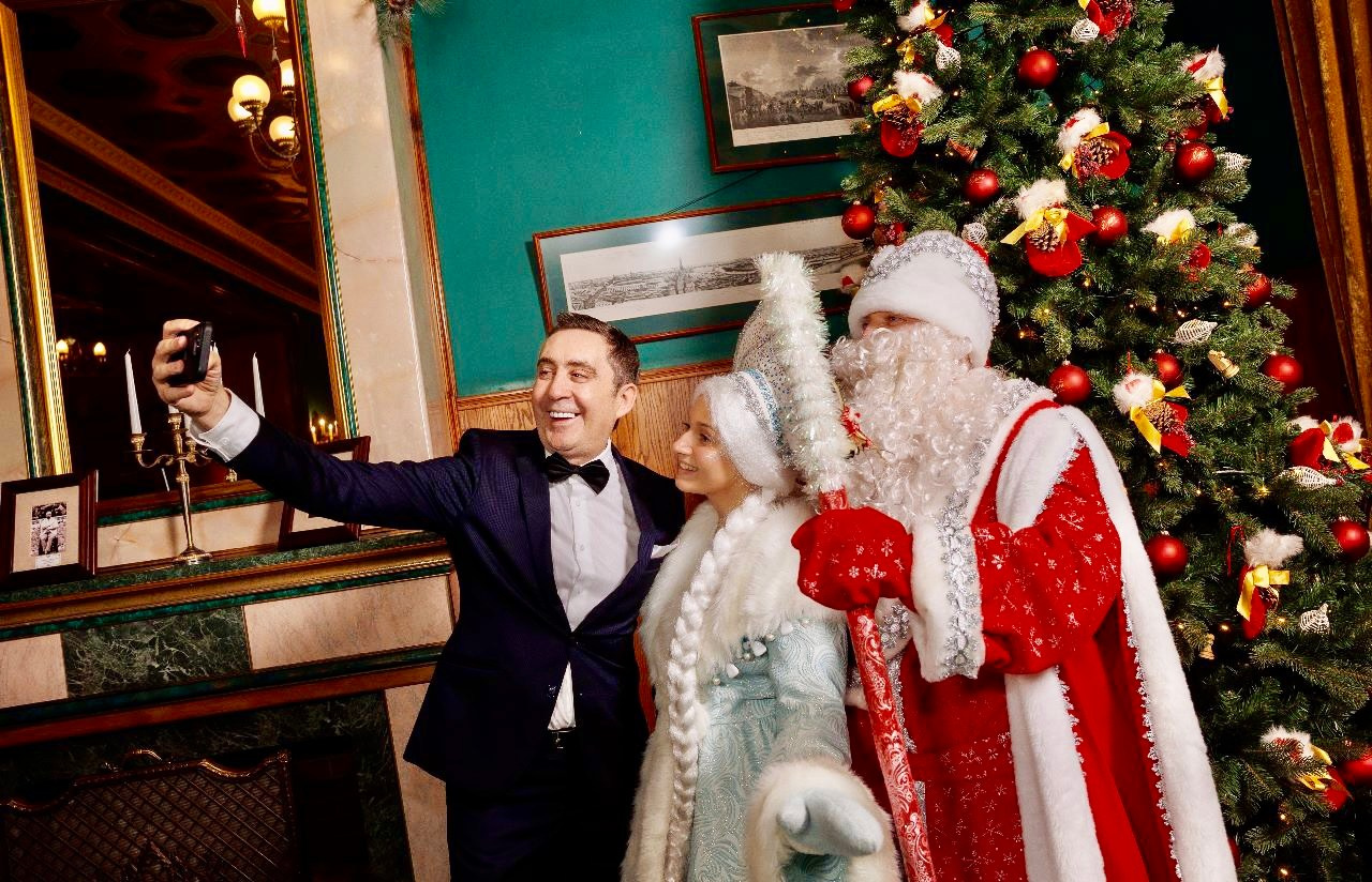 Новый год. Ведущий Валерий Чигинцев