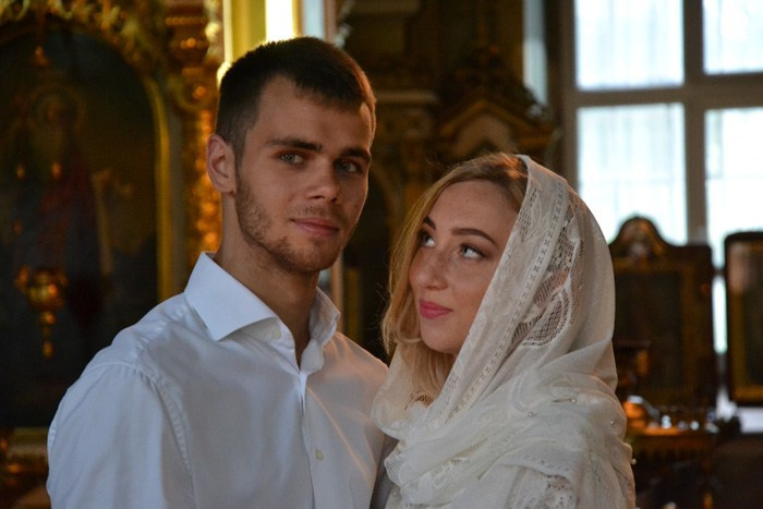 Посещение церкви. Благословение. Fotounata.ru