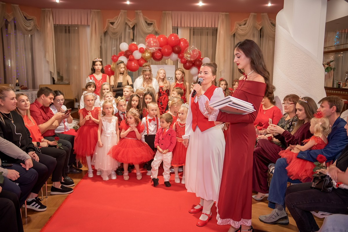 Выпускной в детской школе моделей HAPPYkids 2024. Семейный и коммерческий фотограф в Сочи Александр Бодунов