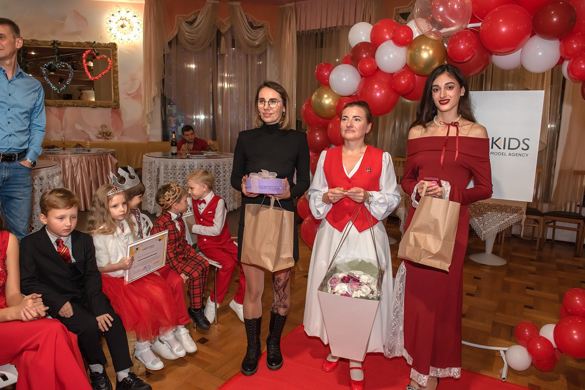 Выпускной в детской школе моделей HAPPYkids 2024. Семейный и коммерческий фотограф в Сочи Александр Бодунов
