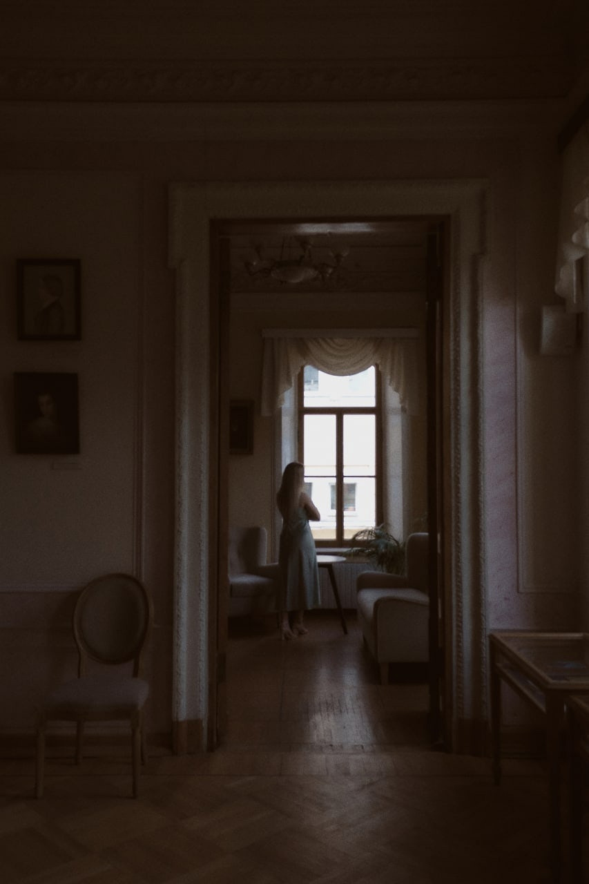 Свидание в библиотеке. Фотограф лавстори Москва/МО Приятелева Ангелина