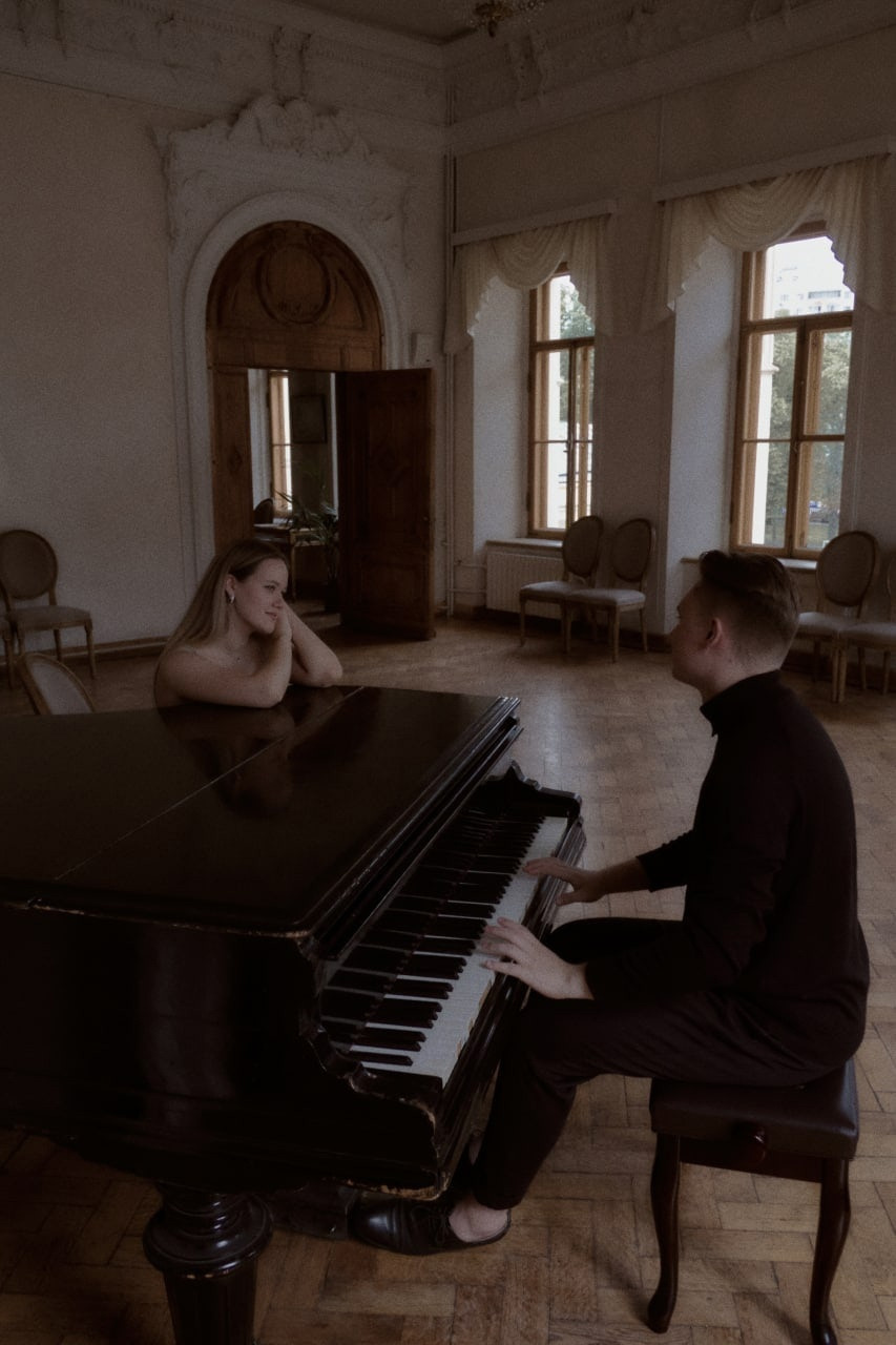 Свидание в библиотеке. Фотограф лавстори Москва/МО Приятелева Ангелина