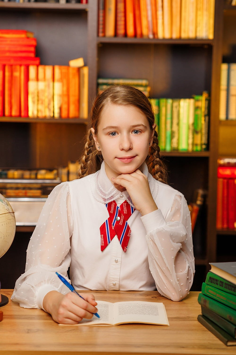 Студийная фотосессия для 4 класса: идеи для выпускного альбома. СИГМА | Студия выпускных альбомов Красноярск