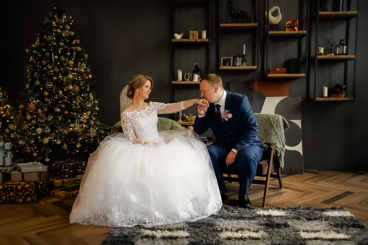 Свадебная фотосессия в интерьере: уют, фактура и свет как у старых мастеров. Свадебный фотограф — Санкт-Петербург (СПб) Питер