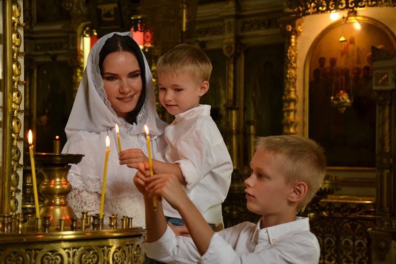 Посещение церкви. Дети. Fotounata.ru