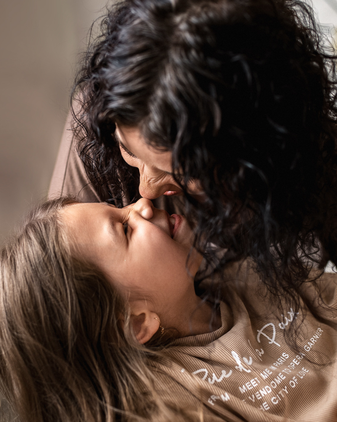 Оля и Лиза дома. Фотограф г. Хабаровск