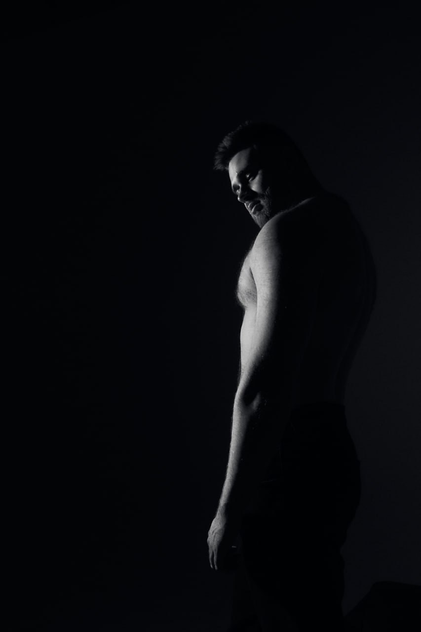 Мужской портрет ЧБ. Персональный и коммерческий фотограф в Тюмени Полина Лапардина