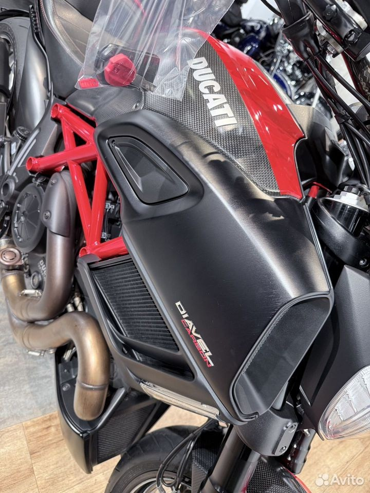 Купить 2015 Ducati Diavel Red Carbon — подробнее на сайте. Hello Davidson, Москва. Только хорошие мотоциклы…