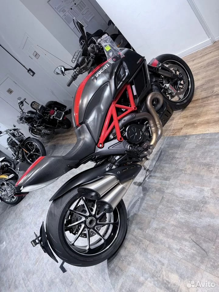 Купить 2015 Ducati Diavel Red Carbon — подробнее на сайте. Hello Davidson, Москва. Только хорошие мотоциклы…