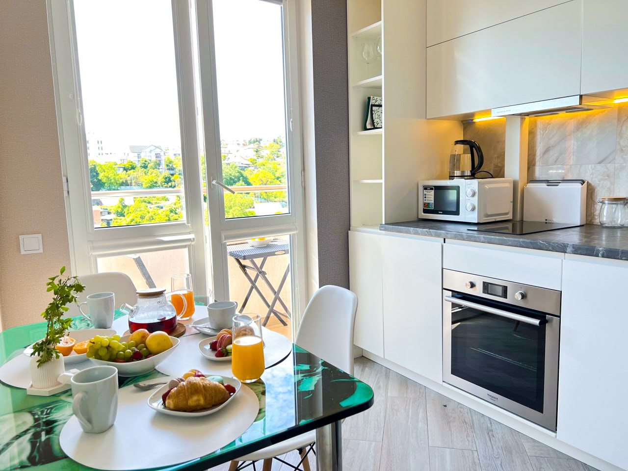 Шикарная квартира в центральном Сочи, рядом с морем!. Квартиры посуточно, длительно в Сочи, LARA APART GROUP