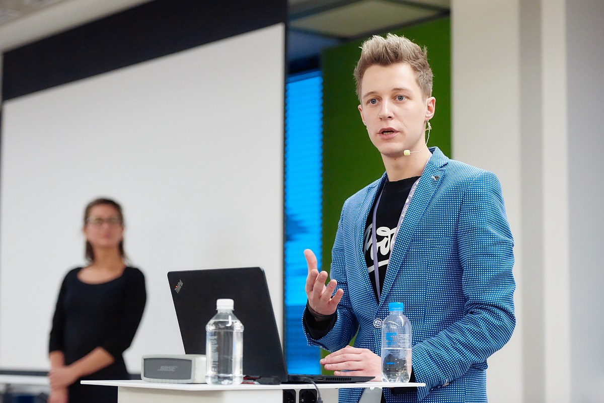 Нейромонах Феофан в Avito. Репортажный фотограф в Москве Вадим Францев