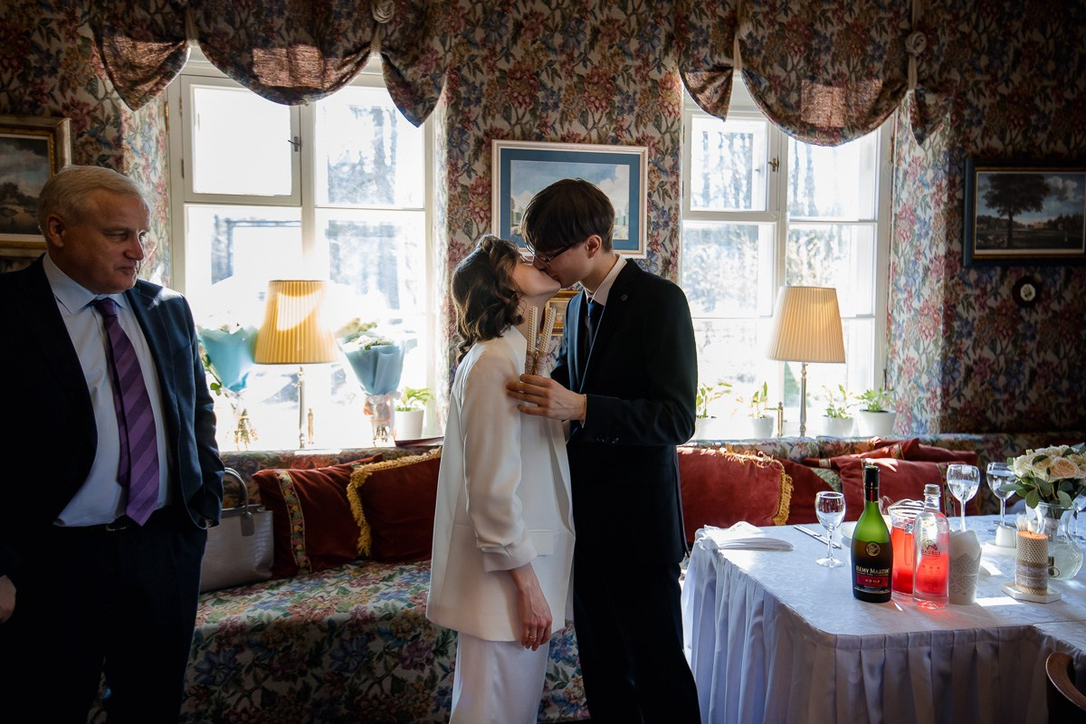 Свадебная фотосессия в ресторане. Свадебный фотограф в Санкт-Петербурге Антон Владимиров