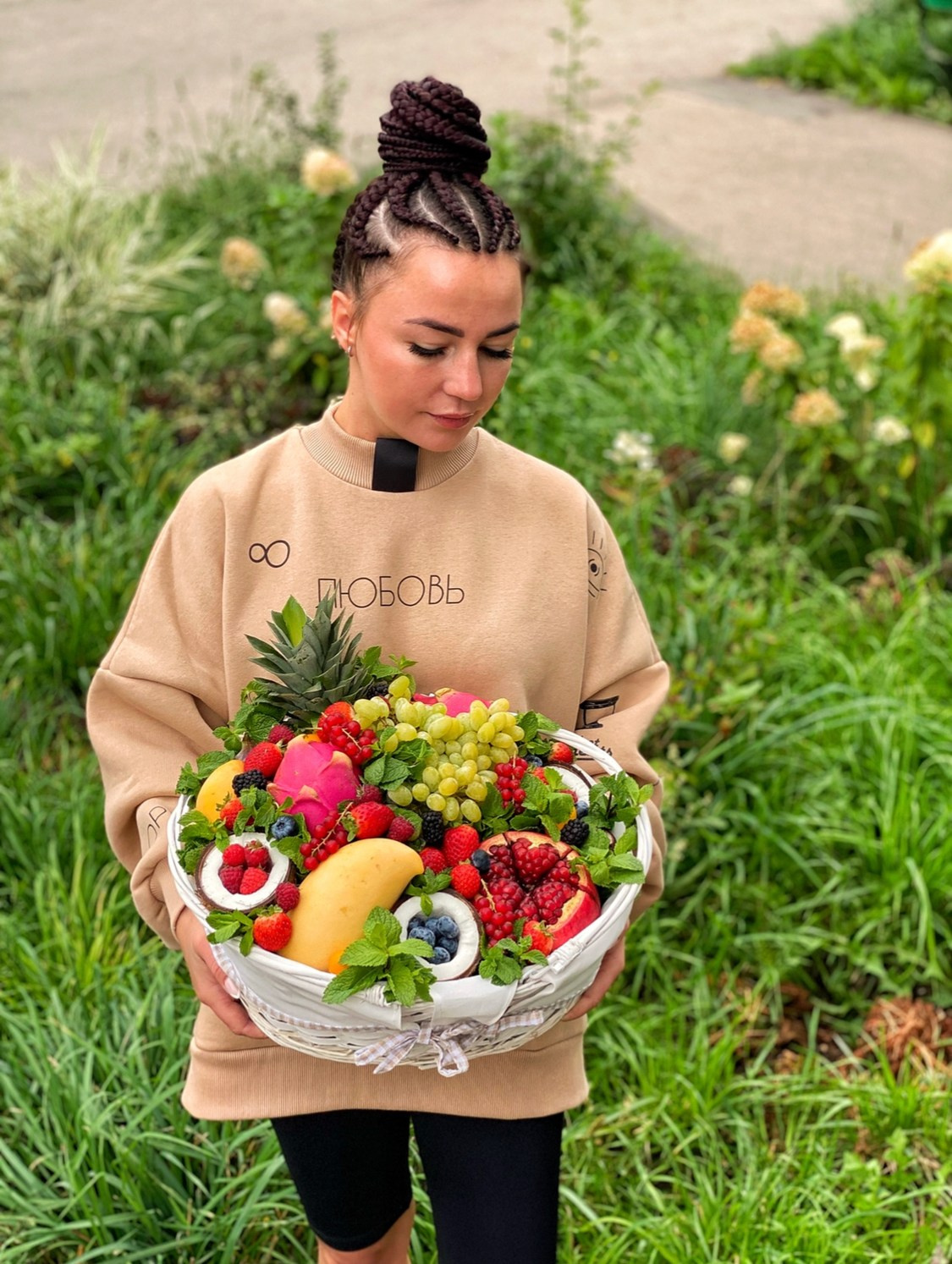 Корзины. Выездной кейтеринг, съедобные букеты, торты и сладости на заказ