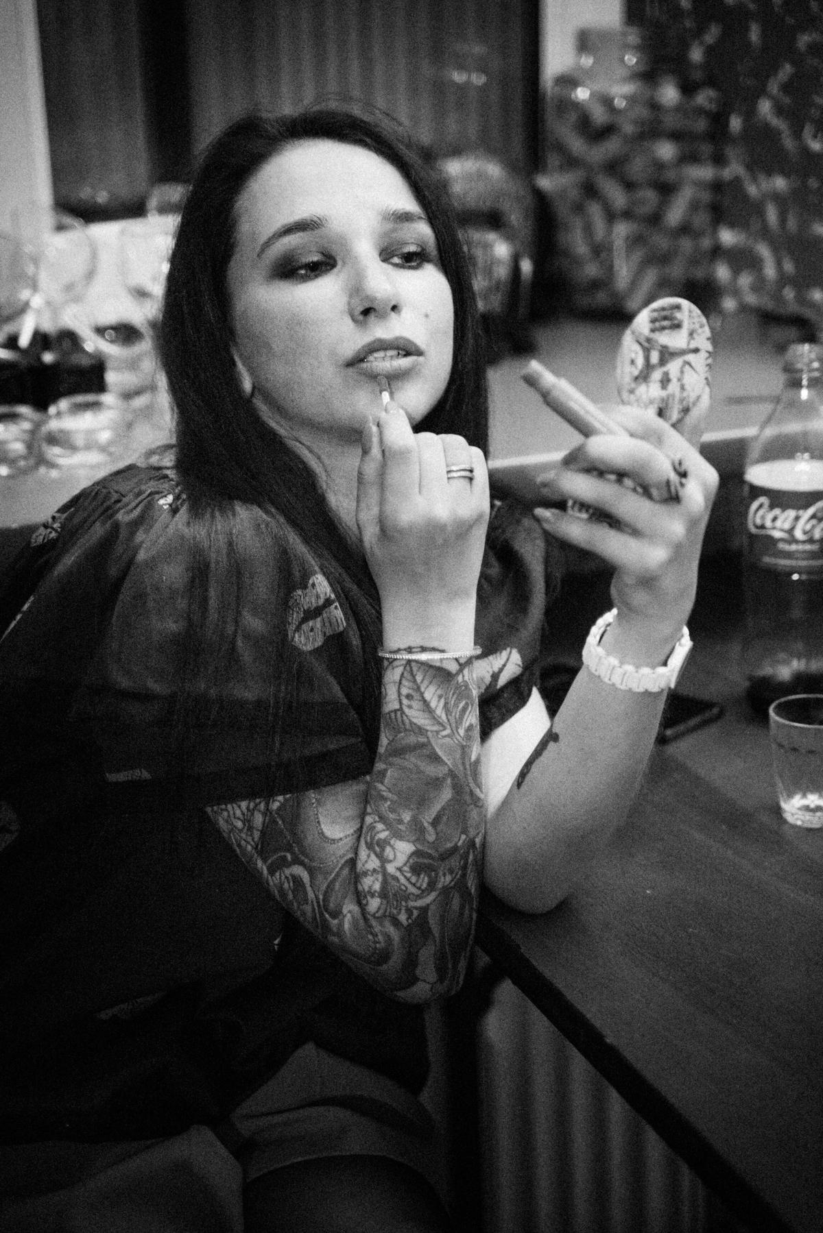 Алик Сикорский с группой товарищей. Квартирник у Саакяна. Семейный и свадебный фотограф Катя Антонова Москва Сочи