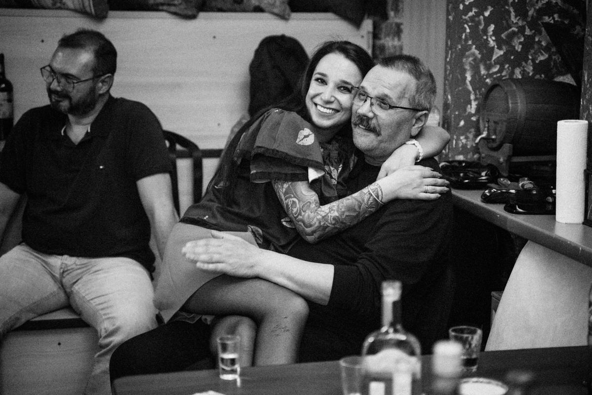 Алик Сикорский с группой товарищей. Квартирник у Саакяна. Семейный и свадебный фотограф Катя Антонова Москва Сочи