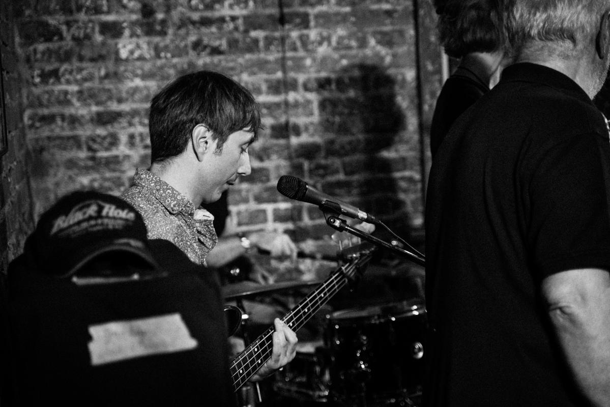 Алик Сикорский с группой товарищей. Квартирник у Саакяна. Семейный и свадебный фотограф Катя Антонова Москва Сочи