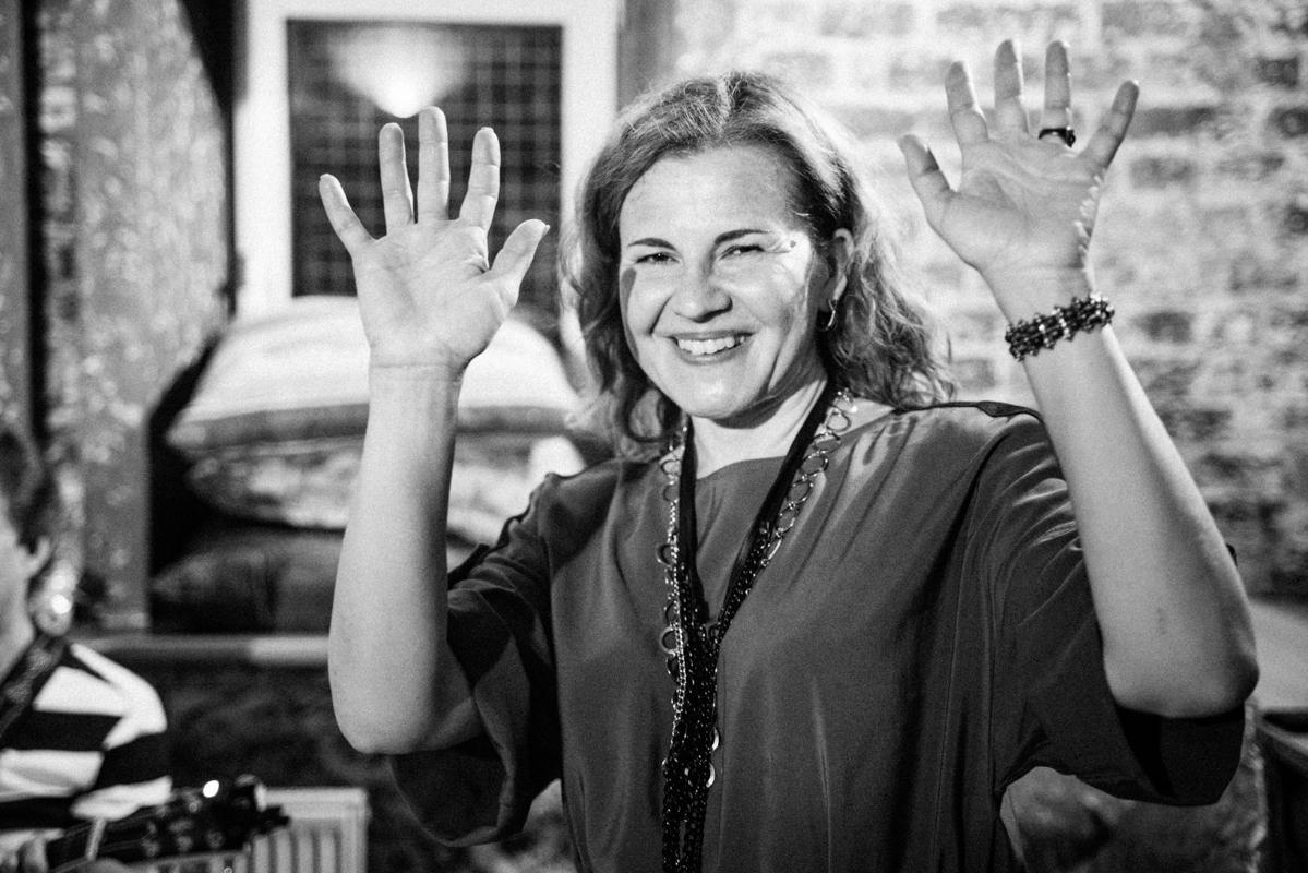 Алик Сикорский с группой товарищей. Квартирник у Саакяна. Семейный и свадебный фотограф Катя Антонова Москва Сочи