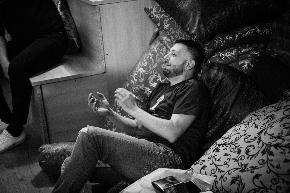 Алик Сикорский с группой товарищей. Квартирник у Саакяна. Семейный и свадебный фотограф Катя Антонова Москва Сочи