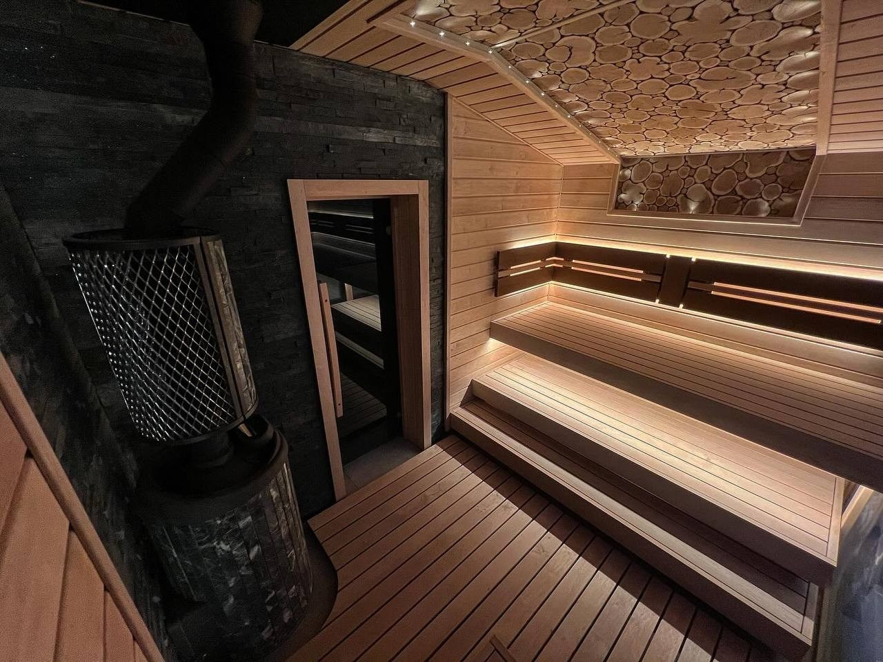Эта баня в Садах Времени не оставит равнодушным никого- ни внутри парной, ни снаружи. SaunaTopMasters