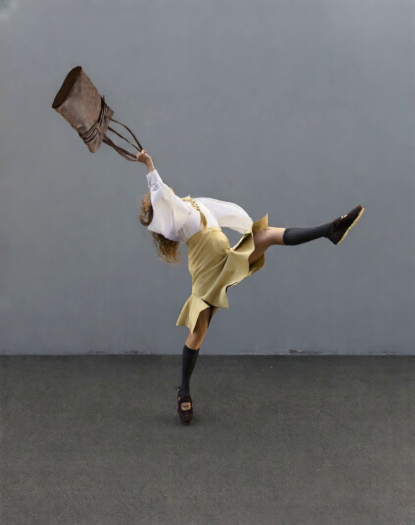 AI. Я Саша, креативный продюсер и арт-директор из Москвы. Придумываю, собираю и запускаю визуальные проекты