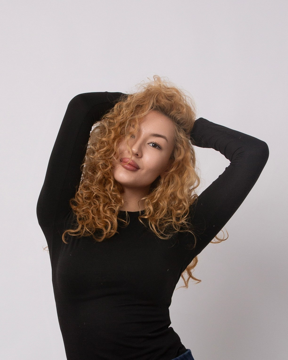 Отметили 8 марта парень весь в красной помаде и хитрая девушка в fotomaris