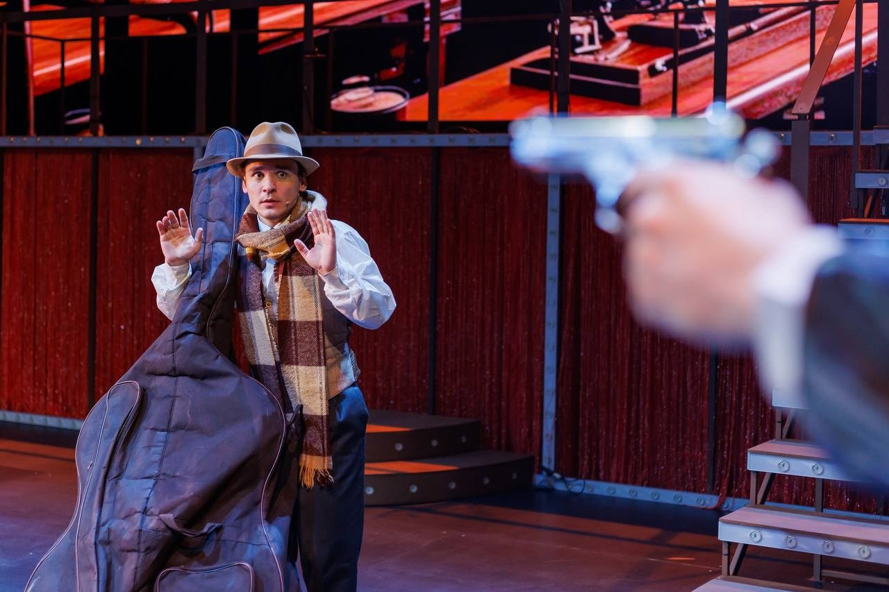 В ДЖАЗЕ ТОЛЬКО ДЕВУШКИ