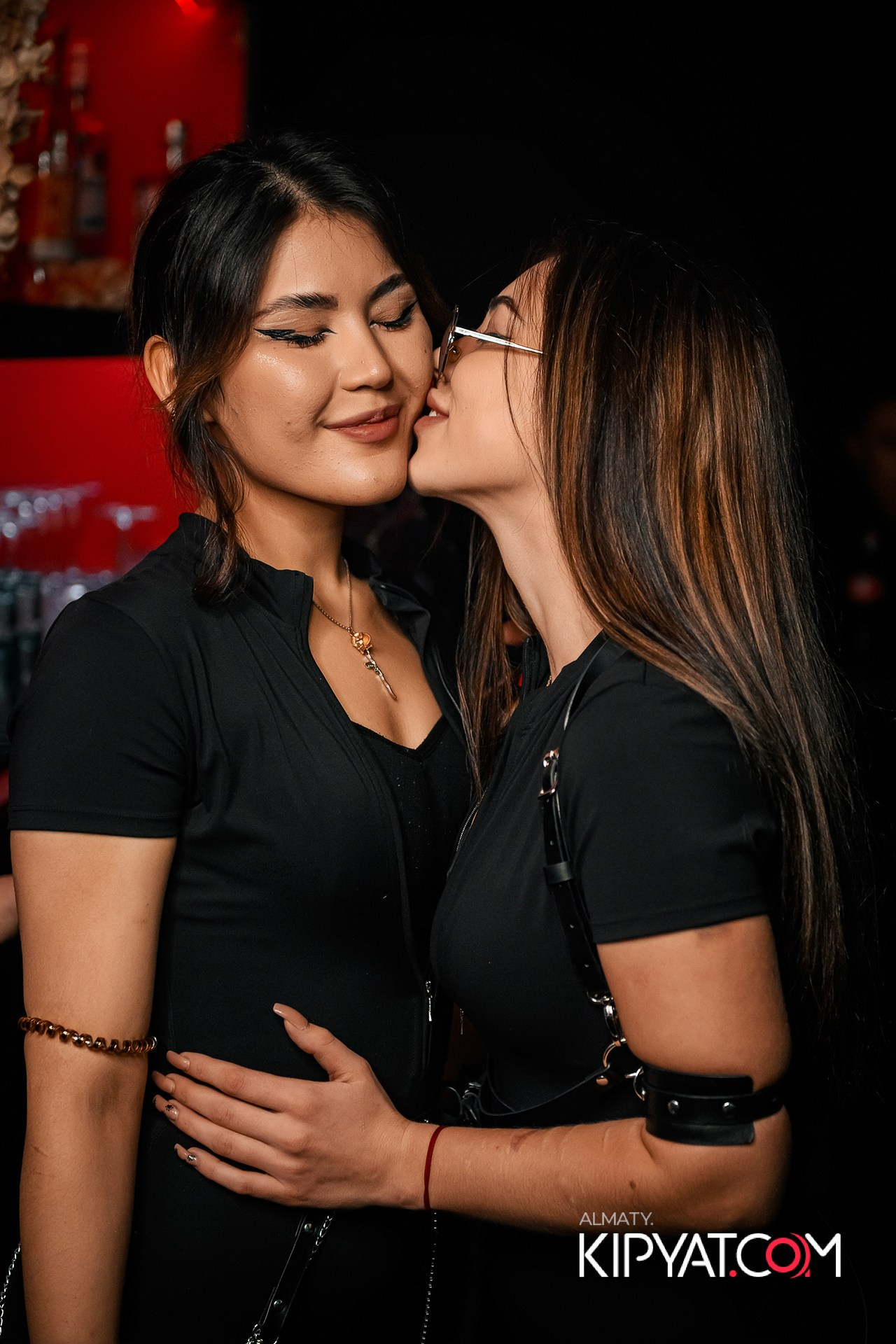 UYAT EMES BAR. КИПЯТКОМ АЛМАТЫ!