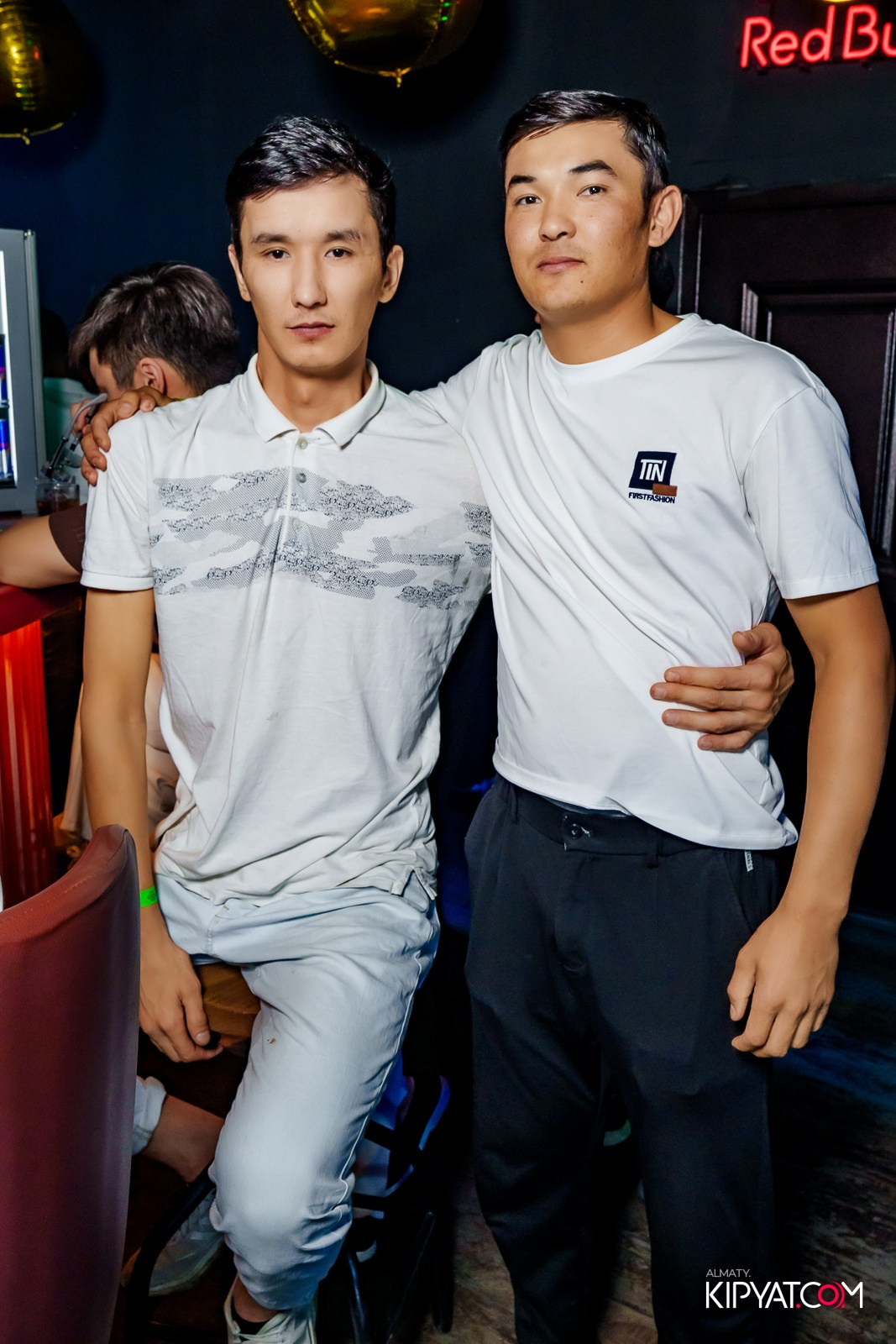 UYAT EMES BAR. КИПЯТКОМ АЛМАТЫ!