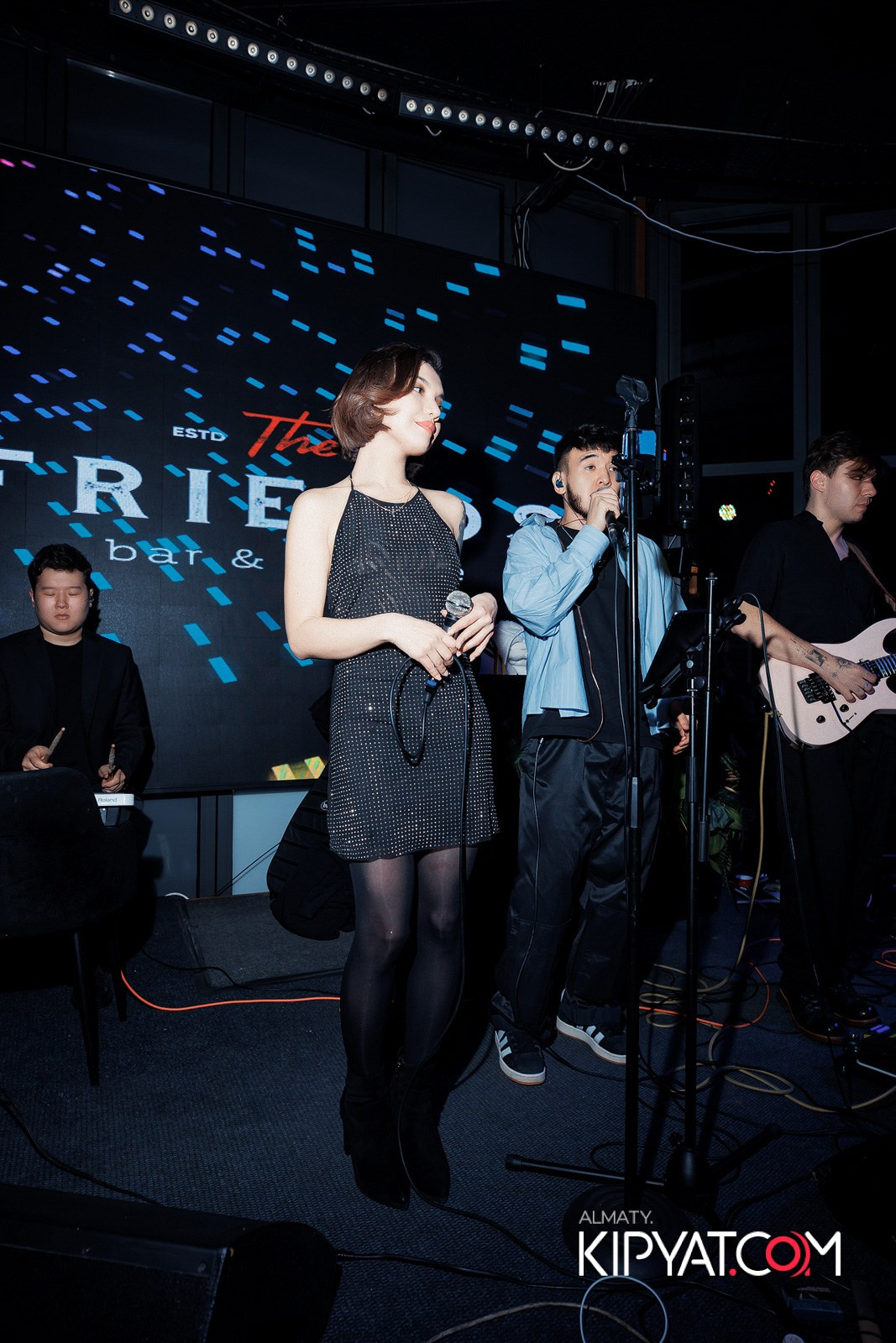 FRIENDS BAR & TERRACE. КИПЯТКОМ АЛМАТЫ! Фотосъемка мероприятий в Алматы