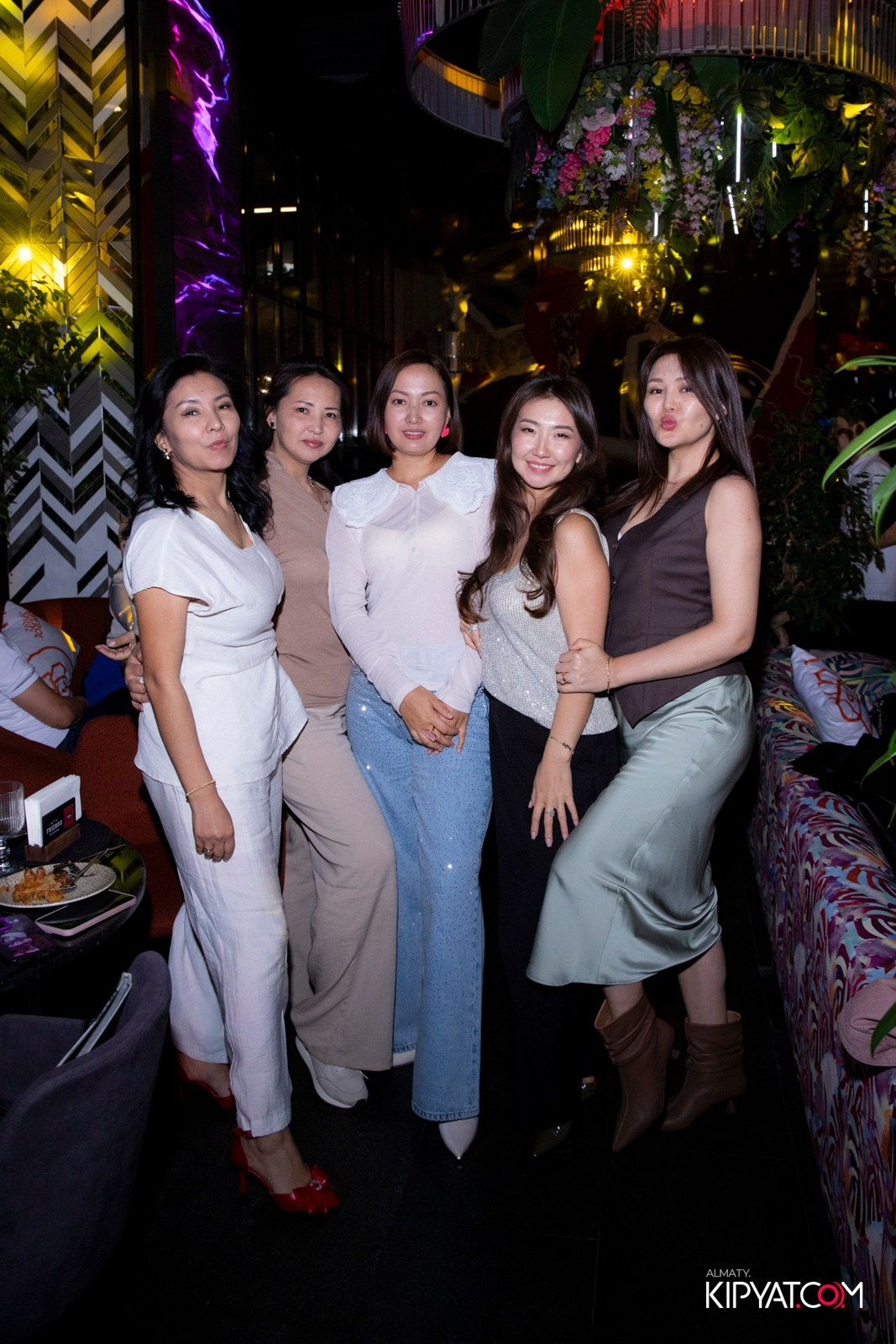 FRIENDS BAR & TERRACE. КИПЯТКОМ АЛМАТЫ! Фотосъемка мероприятий в Алматы