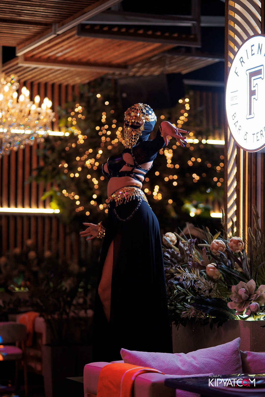 FRIENDS BAR & TERRACE. КИПЯТКОМ АЛМАТЫ!