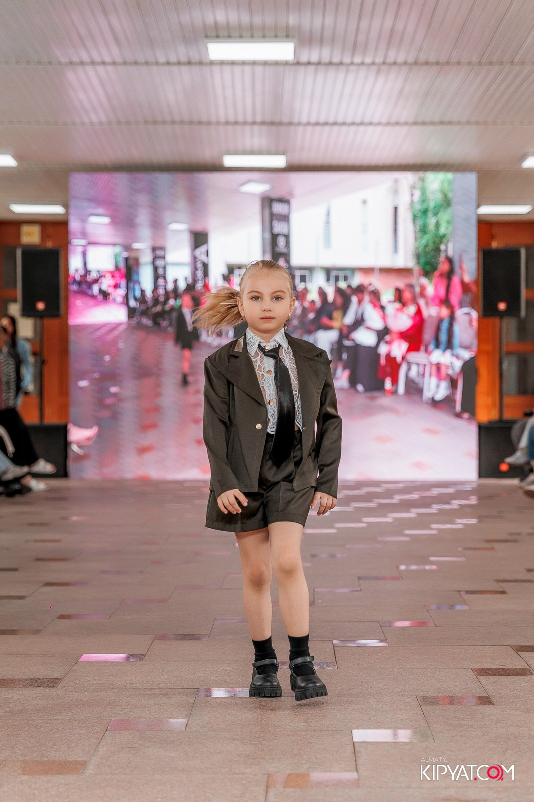 JUNIOR FASHION SHOW. КИПЯТКОМ АЛМАТЫ!