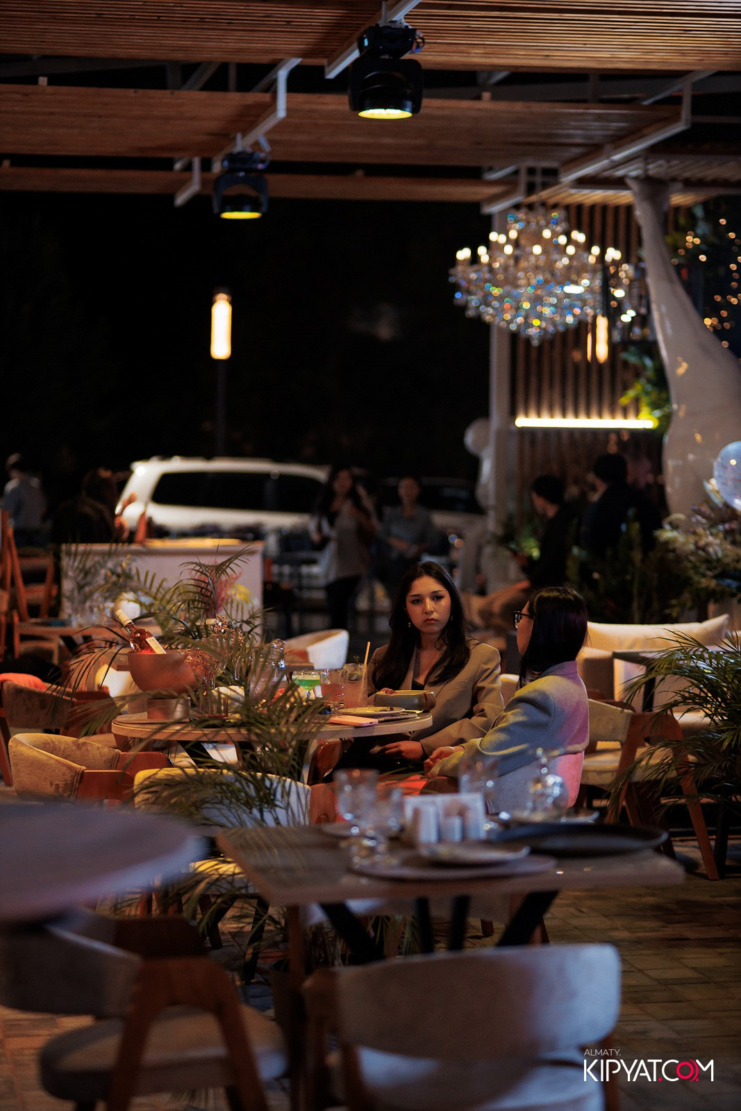 FRIENDS BAR & TERRACE. КИПЯТКОМ АЛМАТЫ!