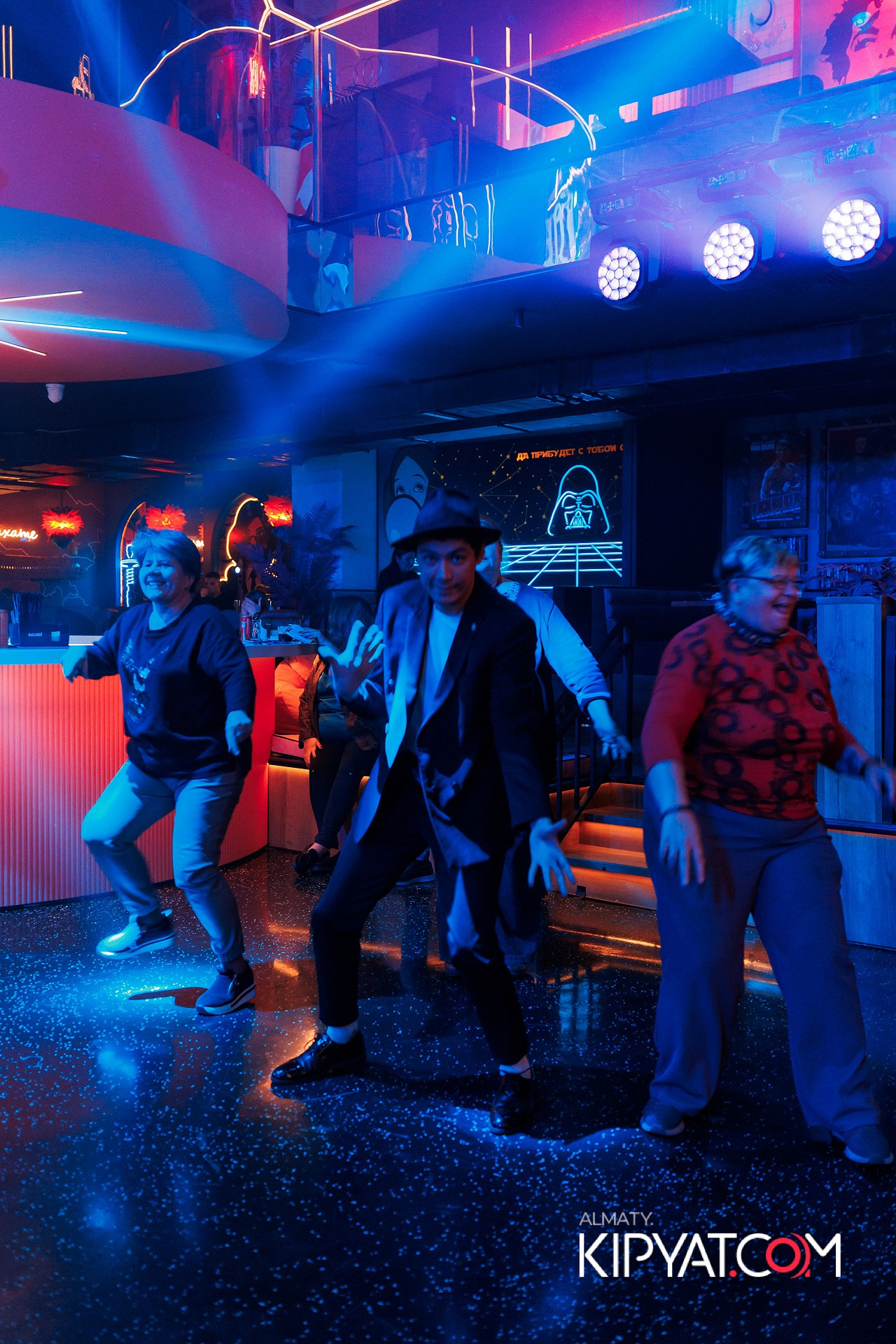 ПРЕЗЕНТАЦИЯ КНИГИ ВИКТОРА ЕЛИСЕЕВА. КИПЯТКОМ АЛМАТЫ!