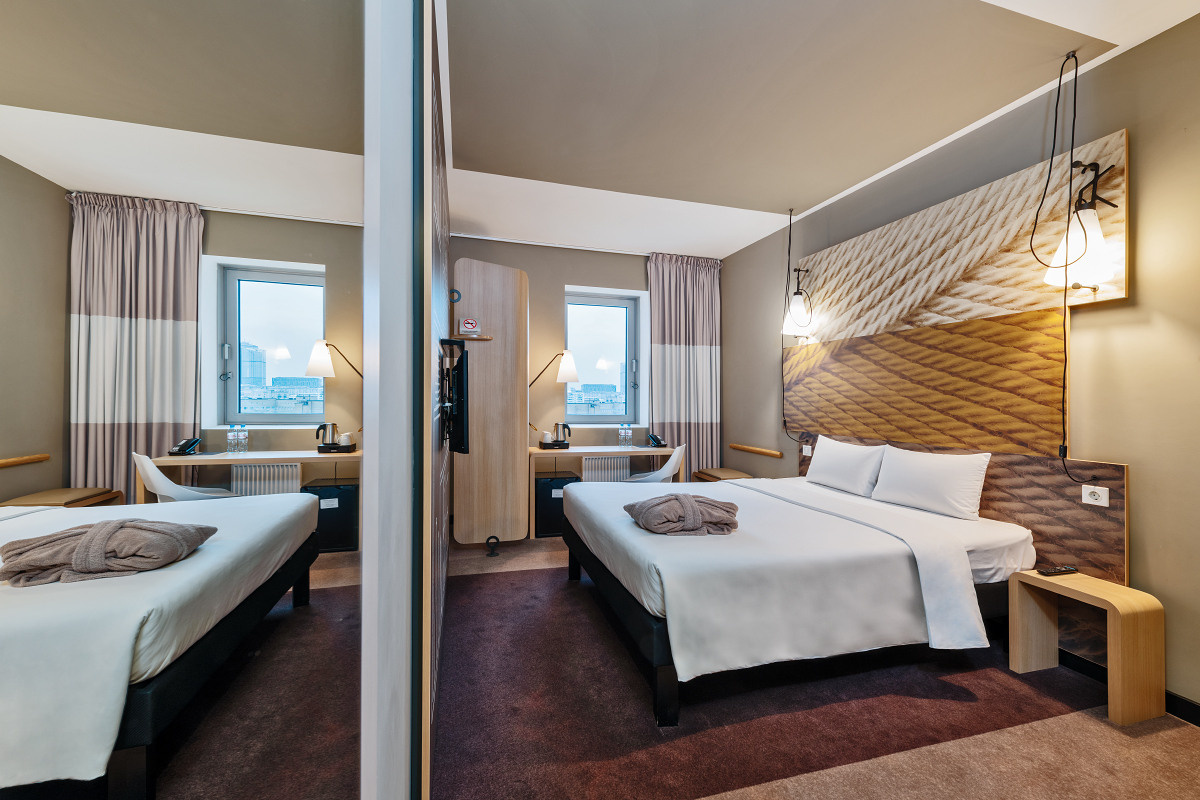 Интерьер гостиничного номера отеля Ибис на Киевской в Москве