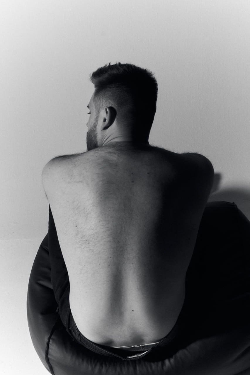 Мужской портрет ЧБ. Персональный и коммерческий фотограф в Тюмени Полина Лапардина