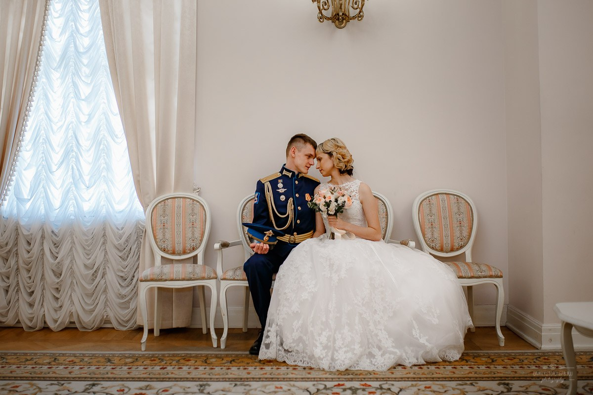 Свадебная фотосессия в ЗАГСе. Свадебный фотограф в Санкт-Петербурге Антон Владимиров