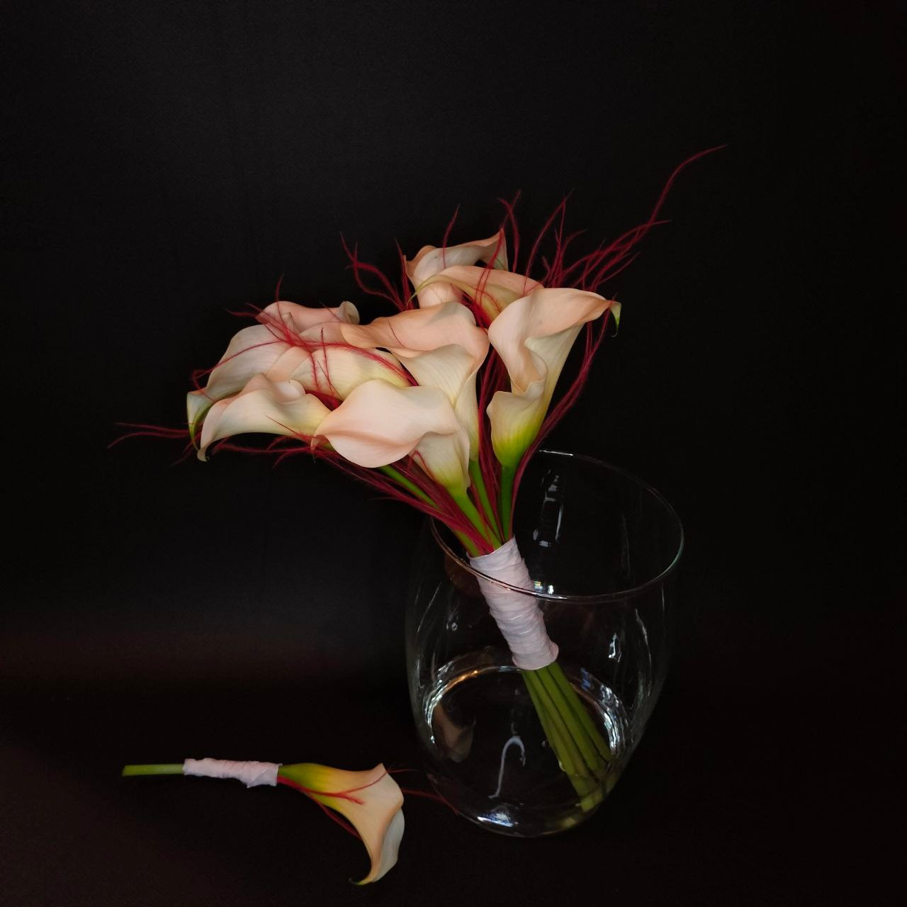 авторский букет невесты, современный букет невесты, невеста 2025,  букет невесты, свадебный букет, свадьба 2025, свадебный букет, свадебный букет невесты, флорист на свадьбу, флорист фрилансер, флорист москва, ручная работа, яркий букет невесты, современный букет невесты,т, флорист на свадьбу, хороший флорист, флорист фрилансер, букет по фото, флорист профессионал. букет невесты из калл