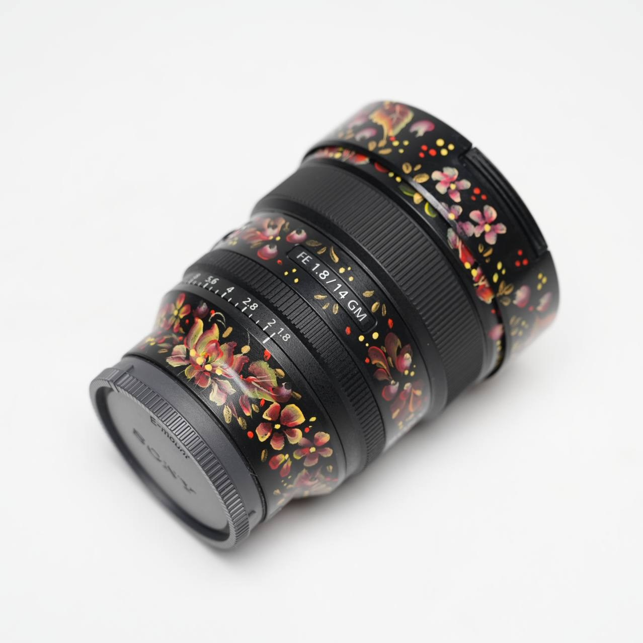 Sony 14 mm f 1,8 GM «Алый цветок». Фото и уникальный кастом объективов