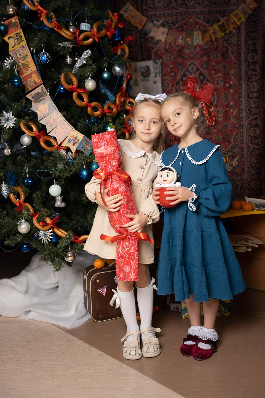 Елка, кассеты и мандаринки. Фотограф Мария Ковкова